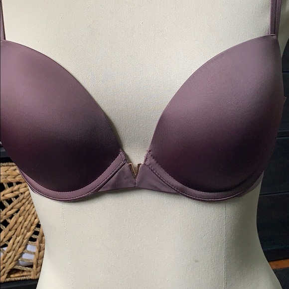 Victoria’s Secret Push up Demi - Picture 2 of 6